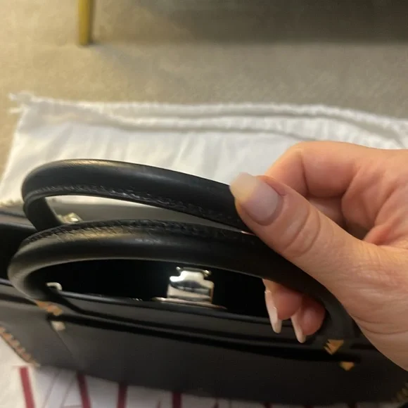 VALENTINO ROCKSTUD MEDIUM TOTE BAG - Picture 8 of 10